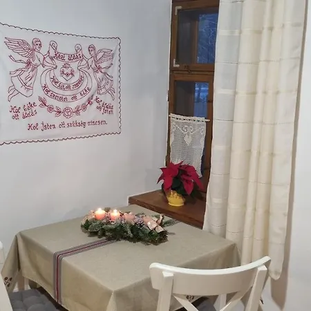 Hutai Meseház * Háromhuta