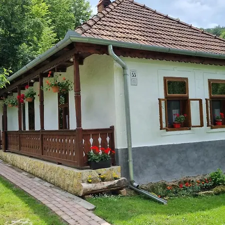 Nyaraló Hutai Meseház