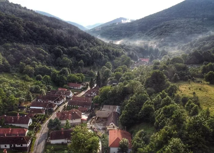 Hutai Meseház Casa de Férias *