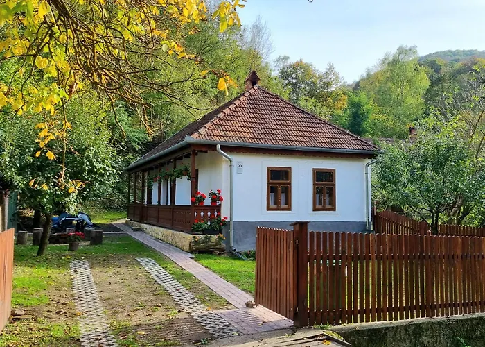 Hutai Meseház Casa de Férias *